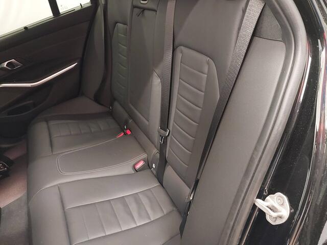 BMW 3-SERIE Touring M340i xDrive | Panorama | Harman Kardon | Trekhaak | | Driving Assistant Professional |