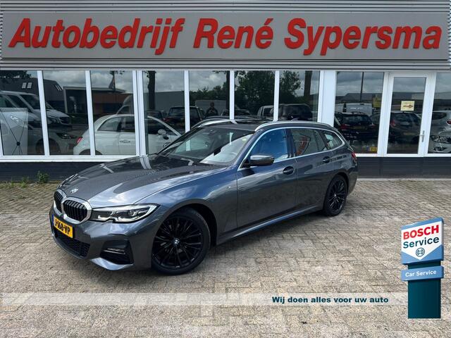BMW 3-SERIE Touring 318i High Executive M sport pakket | Trekhaak | Voorstoelen verwarmd | Panoramadak |