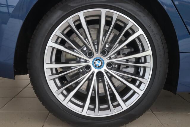 BMW 3-SERIE Sedan 320e Achteruitrijcamera / Active Cruise Control / Elektr. Trekhaak
