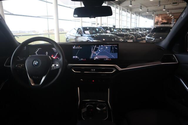 BMW 3-SERIE Sedan 320e Achteruitrijcamera / Active Cruise Control / Elektr. Trekhaak