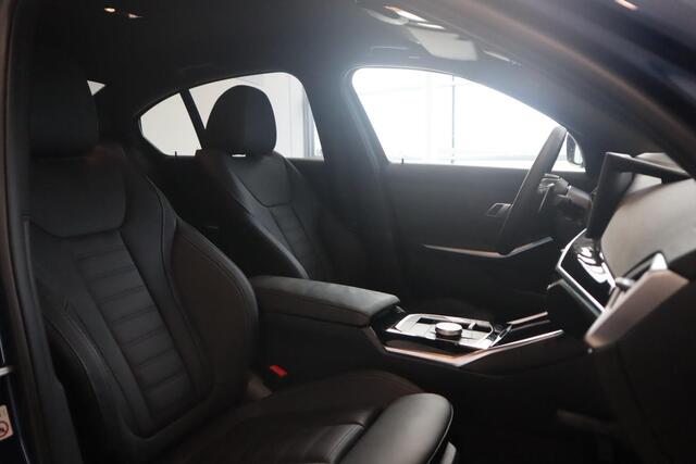 BMW 3-SERIE Sedan 320e Achteruitrijcamera / Active Cruise Control / Elektr. Trekhaak