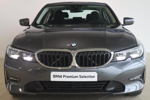 BMW 3-SERIE Sedan 318i Executive Edition / Navigatie / DAB Radio / Climate Control