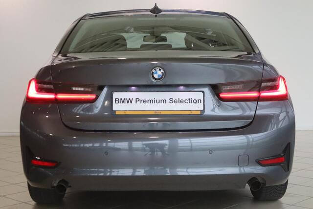 BMW 3-SERIE Sedan 318i Executive Edition / Navigatie / DAB Radio / Climate Control