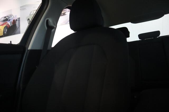BMW 3-SERIE Sedan 318i Executive Edition / Navigatie / DAB Radio / Climate Control