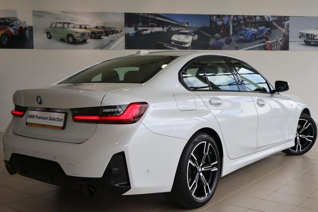 BMW 3-SERIE Sedan 320i M-Sportpakket / Innovation Pack / Harman Kardon Audio / Elektr. Trekhaak