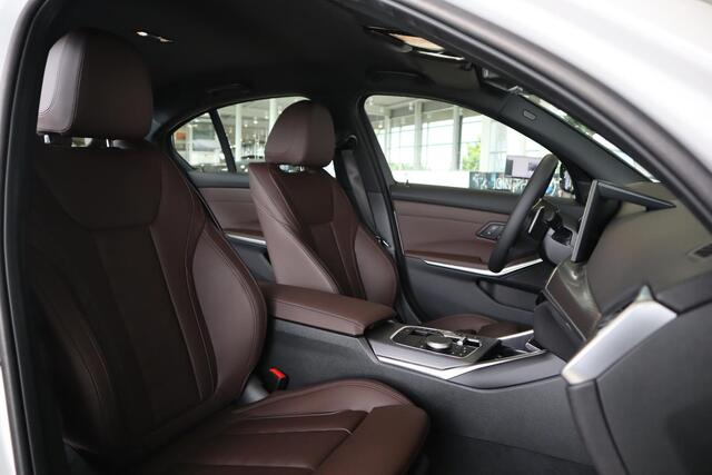 BMW 3-SERIE Sedan 320i M-Sportpakket / Innovation Pack / Harman Kardon Audio / Elektr. Trekhaak