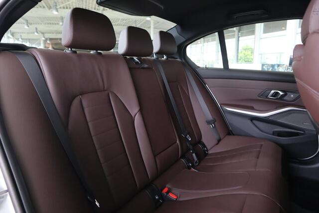 BMW 3-SERIE Sedan 320i M-Sportpakket / Innovation Pack / Harman Kardon Audio / Elektr. Trekhaak
