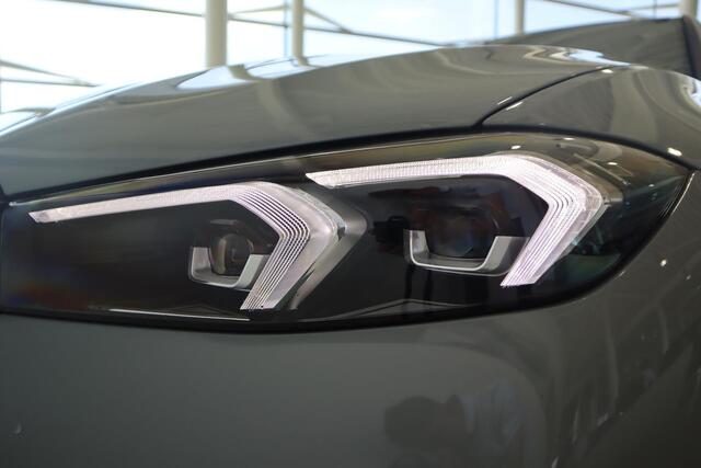 BMW 3-SERIE Sedan 318i M-Sportpakket Pro / Variable Sport Steering / Elektr. Trekhaak