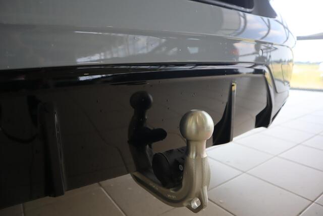 BMW 3-SERIE Sedan 318i M-Sportpakket Pro / Variable Sport Steering / Elektr. Trekhaak