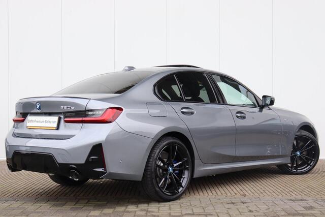 BMW 3-SERIE Sedan 320e | M-Sportpakket Entertainment Pack / Travel Pack / 19'' /