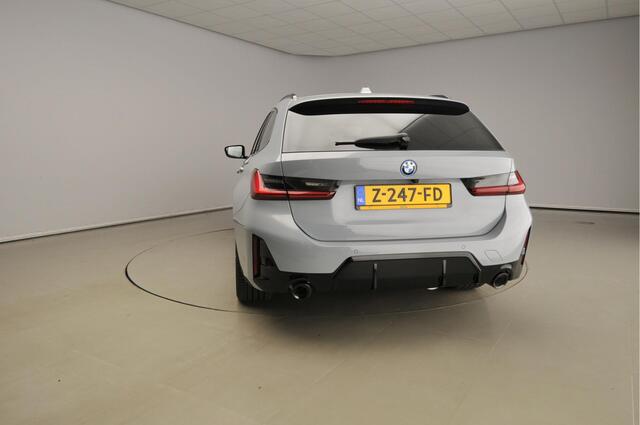 BMW 3-SERIE Touring 320e M-Sportpakket LED / Navigatie / Schuifdak / trekhaak / Keyles go / DAB / Hifi speakers / Alu 19 inch