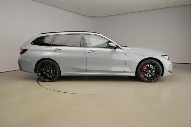 BMW 3-SERIE Touring 320e M-Sportpakket LED / Navigatie / Schuifdak / trekhaak / Keyles go / DAB / Hifi speakers / Alu 19 inch