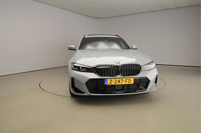BMW 3-SERIE Touring 320e M-Sportpakket LED / Navigatie / Schuifdak / trekhaak / Keyles go / DAB / Hifi speakers / Alu 19 inch