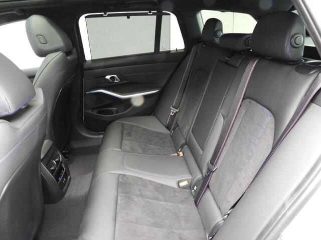 BMW 3-SERIE Touring 320e M-Sportpakket LED / Navigatie / Schuifdak / trekhaak / Keyles go / DAB / Hifi speakers / Alu 19 inch