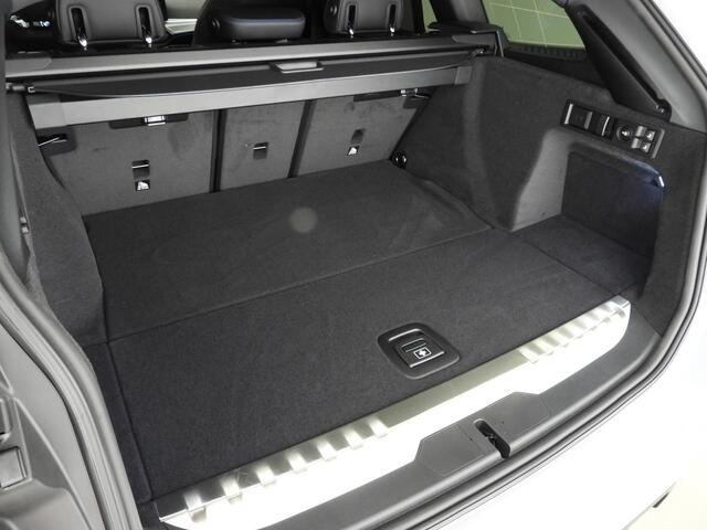 BMW 3-SERIE Touring 320e M-Sportpakket LED / Navigatie / Schuifdak / trekhaak / Keyles go / DAB / Hifi speakers / Alu 19 inch