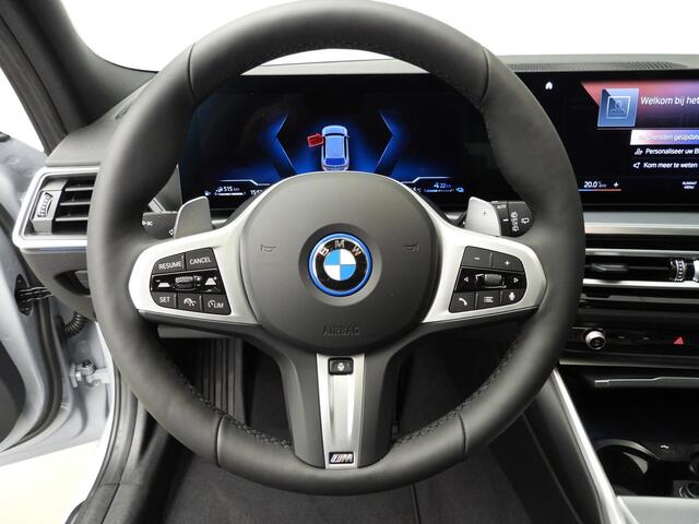BMW 3-SERIE Touring 320e M-Sportpakket LED / Navigatie / Schuifdak / trekhaak / Keyles go / DAB / Hifi speakers / Alu 19 inch
