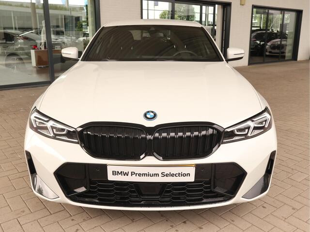 BMW 3-SERIE Sedan 320e M-Sportpakket / Stuurwielrand verwarmd / Active Cruise Control
