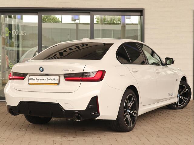 BMW 3-SERIE Sedan 320e M-Sportpakket / Stuurwielrand verwarmd / Active Cruise Control