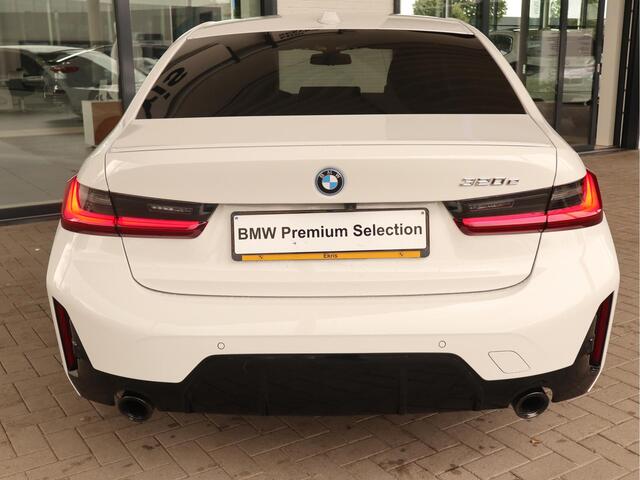 BMW 3-SERIE Sedan 320e M-Sportpakket / Stuurwielrand verwarmd / Active Cruise Control
