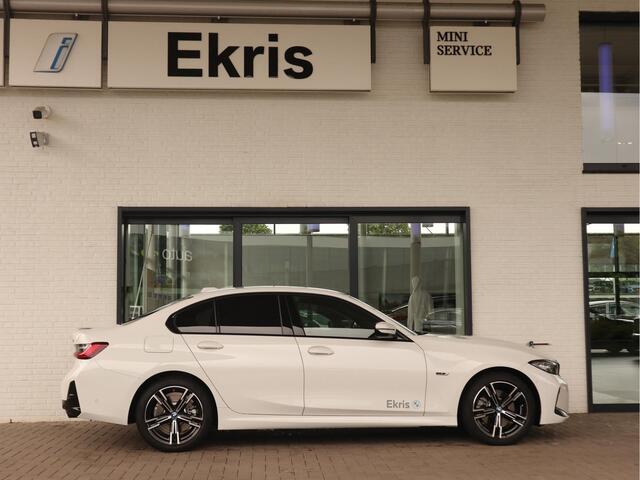 BMW 3-SERIE Sedan 320e M-Sportpakket / Stuurwielrand verwarmd / Active Cruise Control