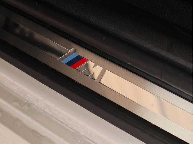 BMW 3-SERIE Sedan 320e M-Sportpakket / Stuurwielrand verwarmd / Active Cruise Control