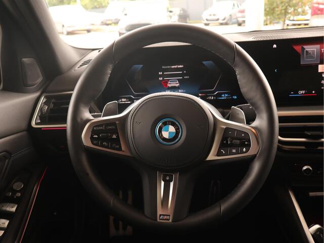 BMW 3-SERIE Sedan 320e M-Sportpakket / Stuurwielrand verwarmd / Active Cruise Control