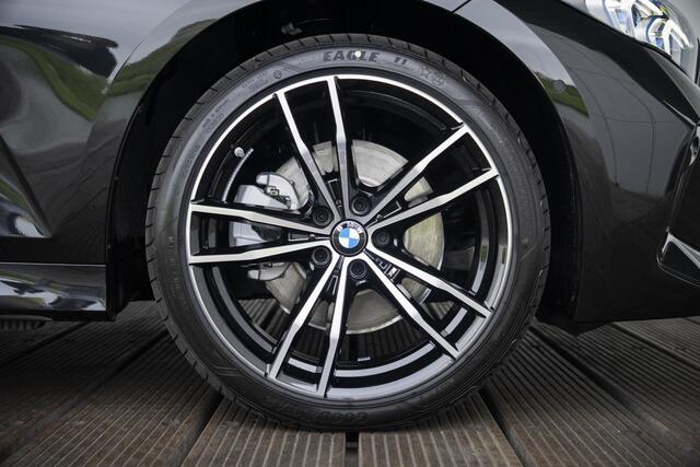 BMW 3-SERIE Touring 320e M Sportpakket / HIFI / Draadloos oplaadstation / Verwarmde voorstoelen