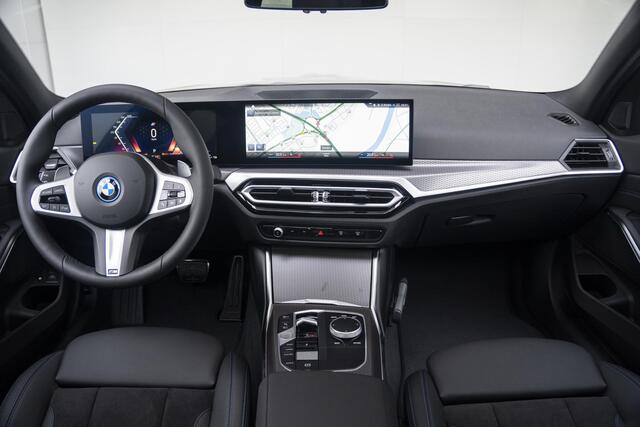 BMW 3-SERIE Touring 320e M Sportpakket / HIFI / Draadloos oplaadstation / Verwarmde voorstoelen