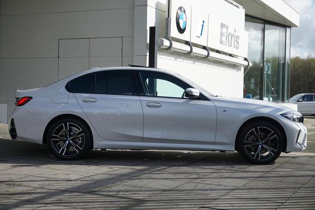 BMW 3-SERIE Sedan 320e Aut. M Sportpakket / Active Cruise Control / 18" LMV / HIFI / Achteruitrijcamera / Panoramadak