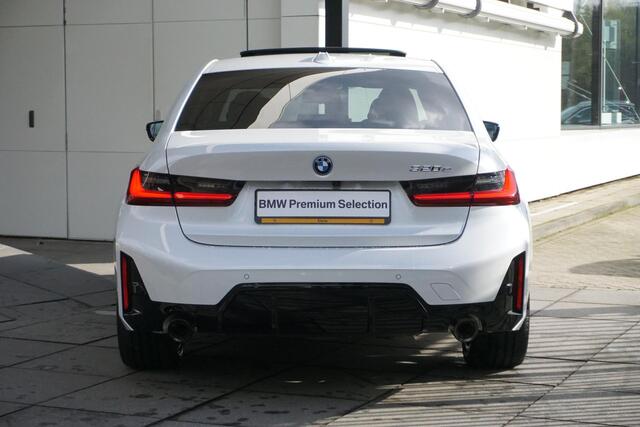 BMW 3-SERIE Sedan 320e Aut. M Sportpakket / Active Cruise Control / 18" LMV / HIFI / Achteruitrijcamera / Panoramadak