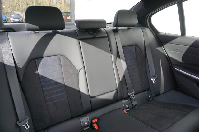 BMW 3-SERIE Sedan 320e Aut. M Sportpakket / Active Cruise Control / 18" LMV / HIFI / Achteruitrijcamera / Panoramadak