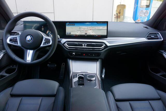 BMW 3-SERIE Touring 330e Aut. High Executive / M Sportpakket / 20" LMV / HIFI / Comfort Access / Parkeersensoren