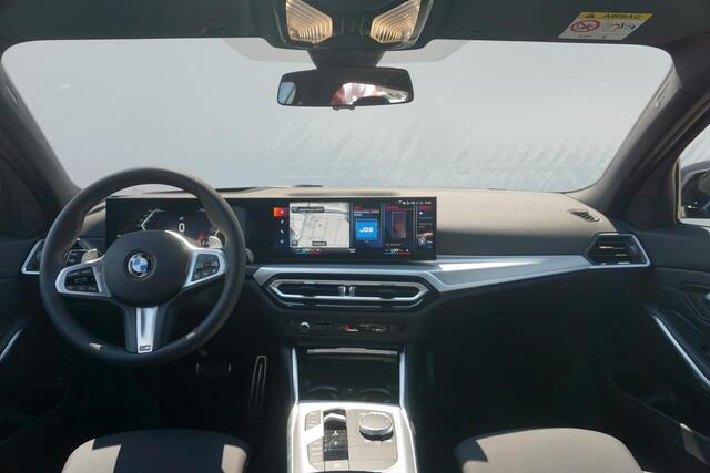 BMW 3-SERIE Touring 320i M Sport Pro Trekhaak / Panorama Dak / Hifi / Stoelverwarming / Driving Assistant
