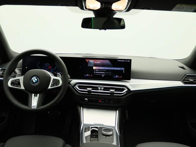 BMW 3-SERIE Touring 320e M Sportpakket Pro | Entertainment Pack | Travel Pack / Panoramadak / Trekhaak / HiFi / Achteruitrijcamera / 19''