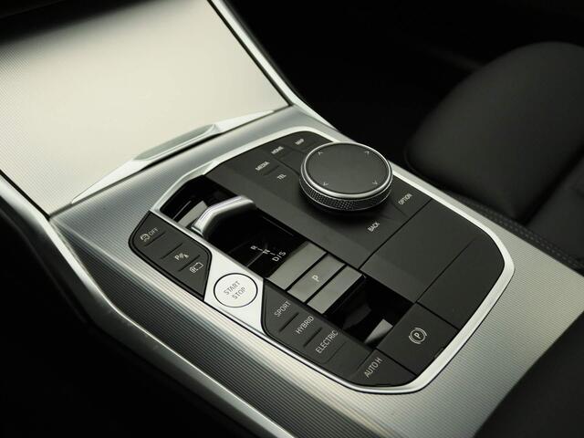 BMW 3-SERIE Touring 320e M Sportpakket Pro | Entertainment Pack | Travel Pack / Panoramadak / Trekhaak / HiFi / Achteruitrijcamera / 19''