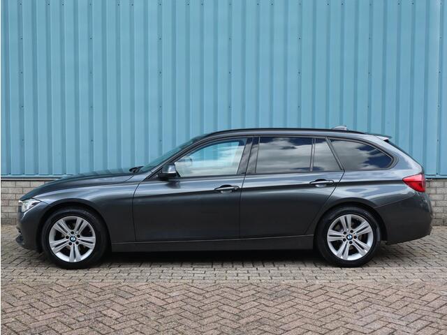 BMW 3-SERIE Touring 320i Sport Edition 184pk 8-TRAPSVOLAUTOMAAT | SCHUIF/KANTELDAK | NAVI | STOEL + STUURVERW. | KEYLESS START |