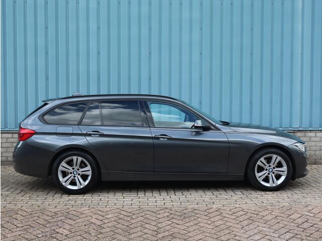 BMW 3-SERIE Touring 320i Sport Edition 184pk 8-TRAPSVOLAUTOMAAT | SCHUIF/KANTELDAK | NAVI | STOEL + STUURVERW. | KEYLESS START |