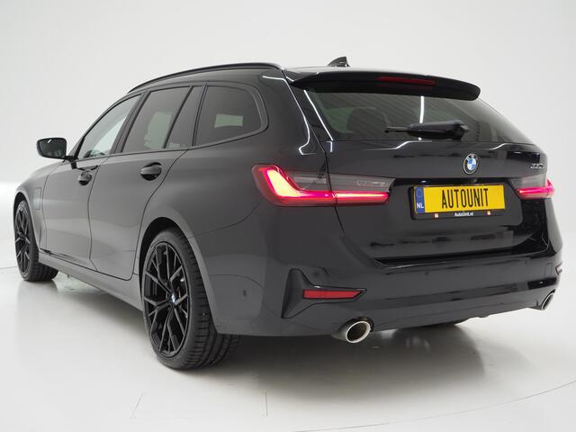 BMW 3-SERIE Touring 330e | Leder | Carplay | Camera | Trekhaak