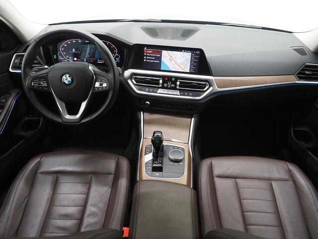 BMW 3-SERIE Touring 330e | Leder | Carplay | Camera | Trekhaak
