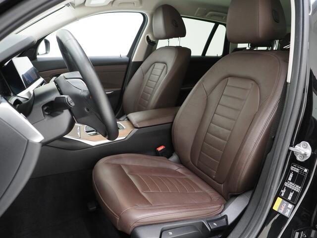 BMW 3-SERIE Touring 330e | Leder | Carplay | Camera | Trekhaak
