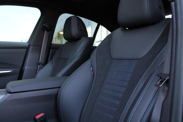 BMW 3-SERIE 320e M Sport Automaat / Schuif-kanteldak / Sportstoelen / Adaptieve LED / Comfort Access / Parking Assistant / Widescreen Display / Live Cockpit Plus