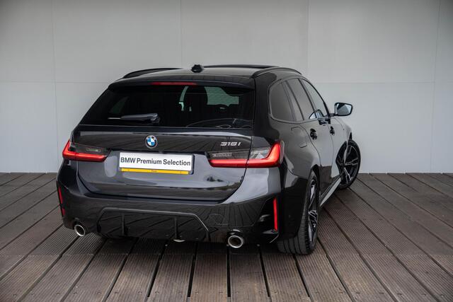 BMW 3-SERIE Touring 318i M Sportpakket / Glazen panoramadak / Sportstoelen voor / Parking Assistant / M Sportonderstel