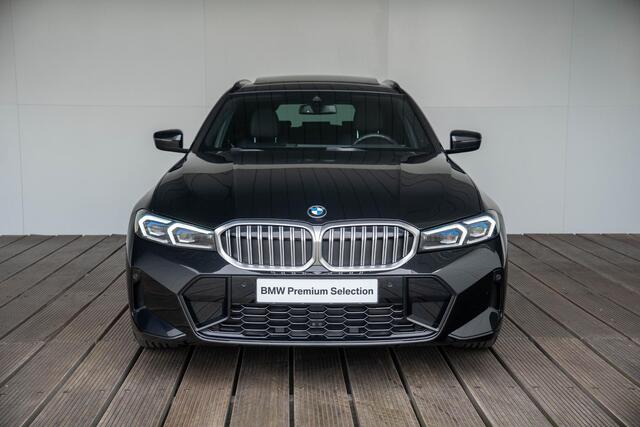 BMW 3-SERIE Touring 318i M Sportpakket / Glazen panoramadak / Sportstoelen voor / Parking Assistant / M Sportonderstel