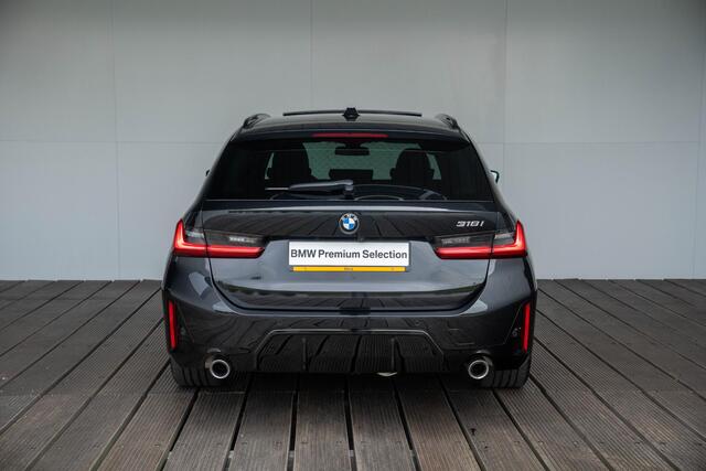 BMW 3-SERIE Touring 318i M Sportpakket / Glazen panoramadak / Sportstoelen voor / Parking Assistant / M Sportonderstel