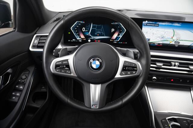 BMW 3-SERIE Touring 318i M Sportpakket / Glazen panoramadak / Sportstoelen voor / Parking Assistant / M Sportonderstel