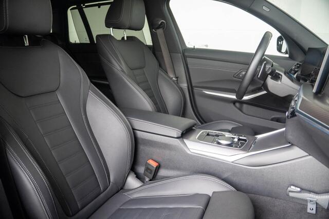 BMW 3-SERIE Touring 318i M Sportpakket / Glazen panoramadak / Sportstoelen voor / Parking Assistant / M Sportonderstel