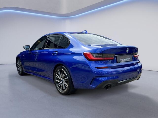 BMW 3-SERIE 320i High Executive M-Pakket, Keyless, AppleCarplay, Ambiance verlichting, Cruise Control, Climate Control, Leder/Alcantara, Park Sens V+A (MET GARANTIE*)