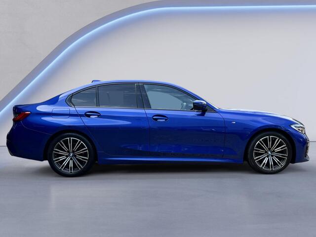 BMW 3-SERIE 320i High Executive M-Pakket, Keyless, AppleCarplay, Ambiance verlichting, Cruise Control, Climate Control, Leder/Alcantara, Park Sens V+A (MET GARANTIE*)