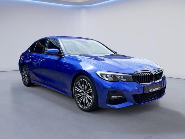 BMW 3-SERIE 320i High Executive M-Pakket, Keyless, AppleCarplay, Ambiance verlichting, Cruise Control, Climate Control, Leder/Alcantara, Park Sens V+A (MET GARANTIE*)