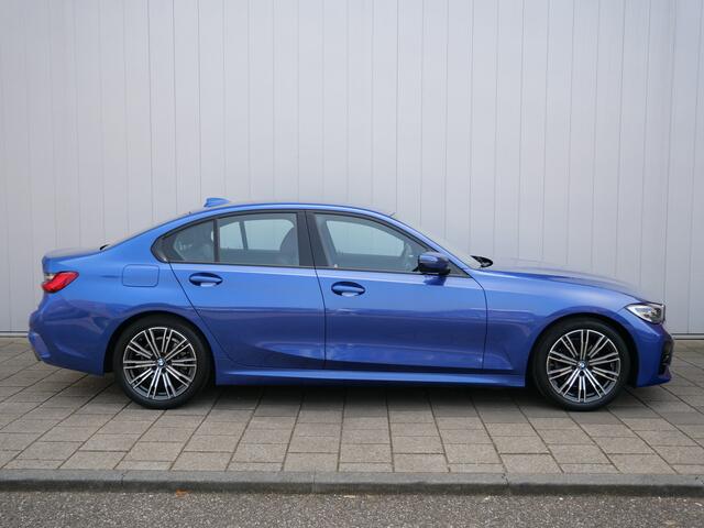 BMW 3-SERIE 320i 184pk Executive Edition M-Sport Automaat LED / 18 Inch / Navigatie / DAB